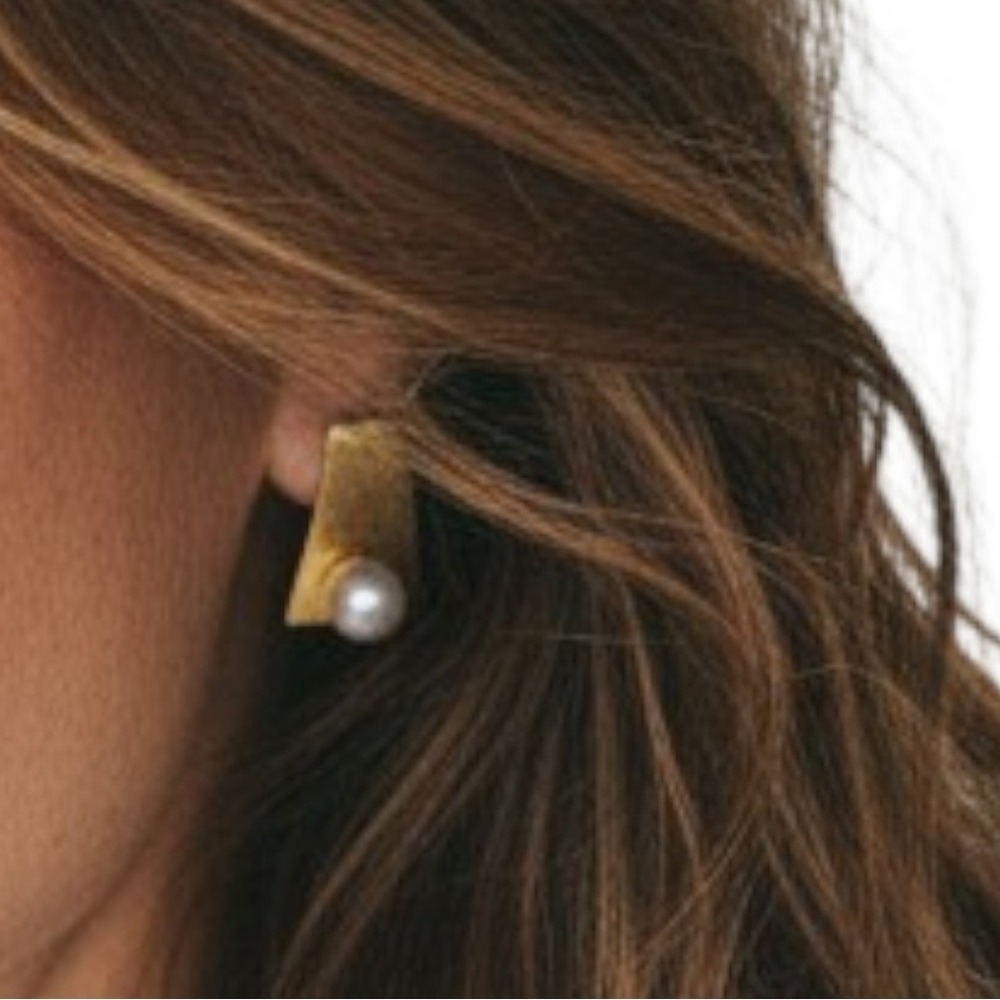 Genevive Sterling Silver 14k Gold Plated Freshwater Pearl Square Earrings‎